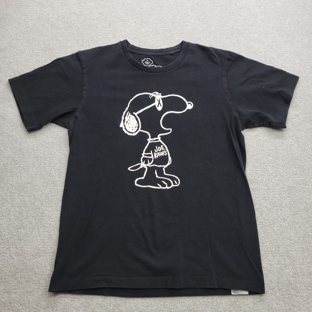 KAWS x Peanuts Uniqlo Snoopy Graphic T Shirt Mens Medium Black Tee